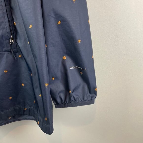 The North Face Hooded Windbreaker Size L - Picture 4 of 8